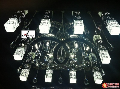 水晶柱現(xiàn)代燈產(chǎn)品信息 - 古鎮(zhèn)燈飾網(wǎng)